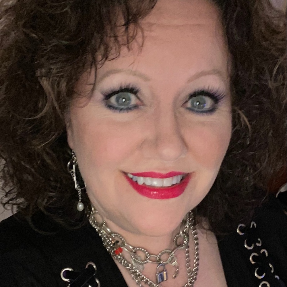 Meet your Posher, Debbie